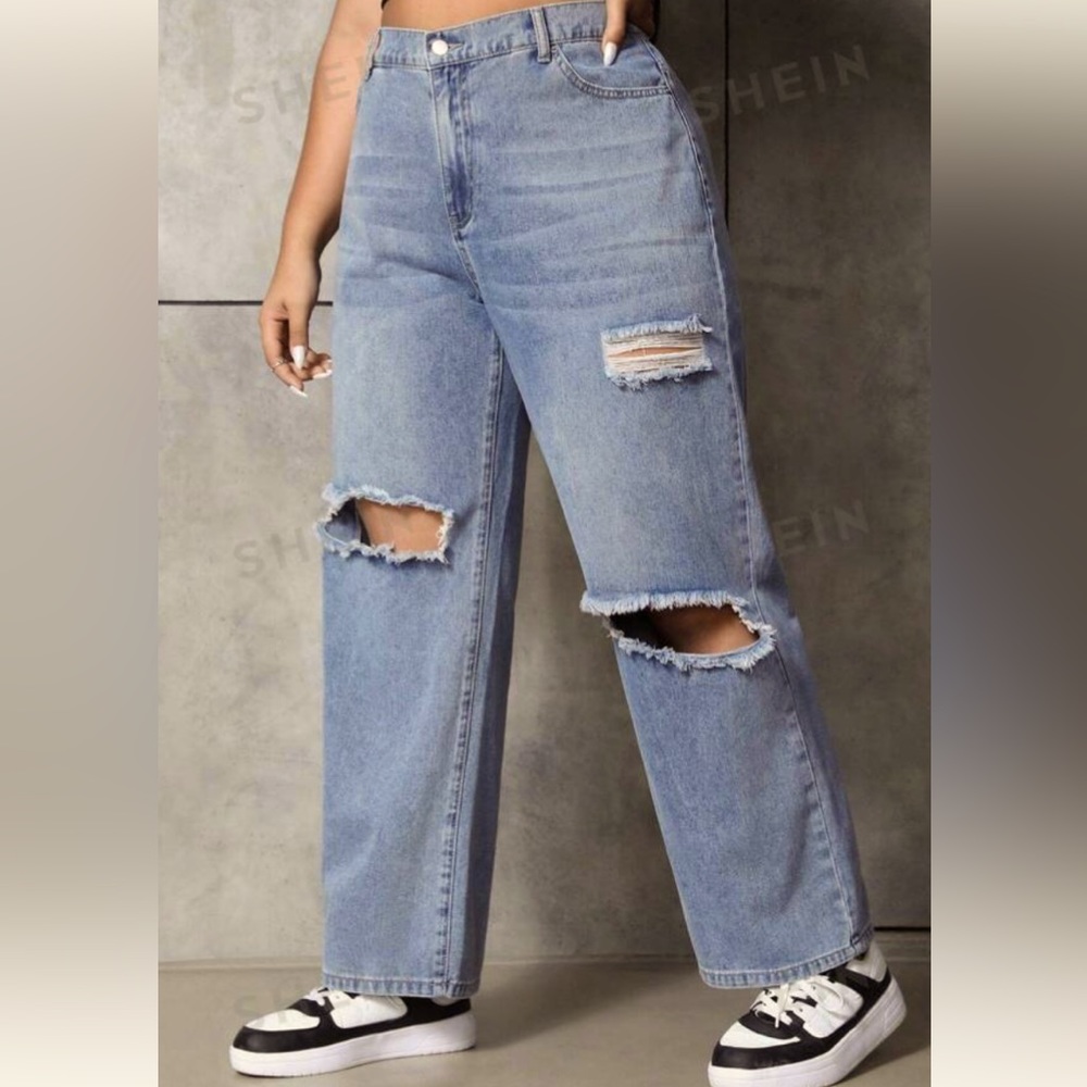 New plus size jeans in the trendy baggy ripped style - light wash